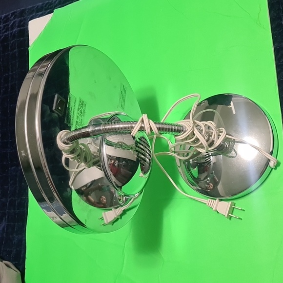 Magnifying Make Up Mirror with light portable lamp - Picture 7 of 9